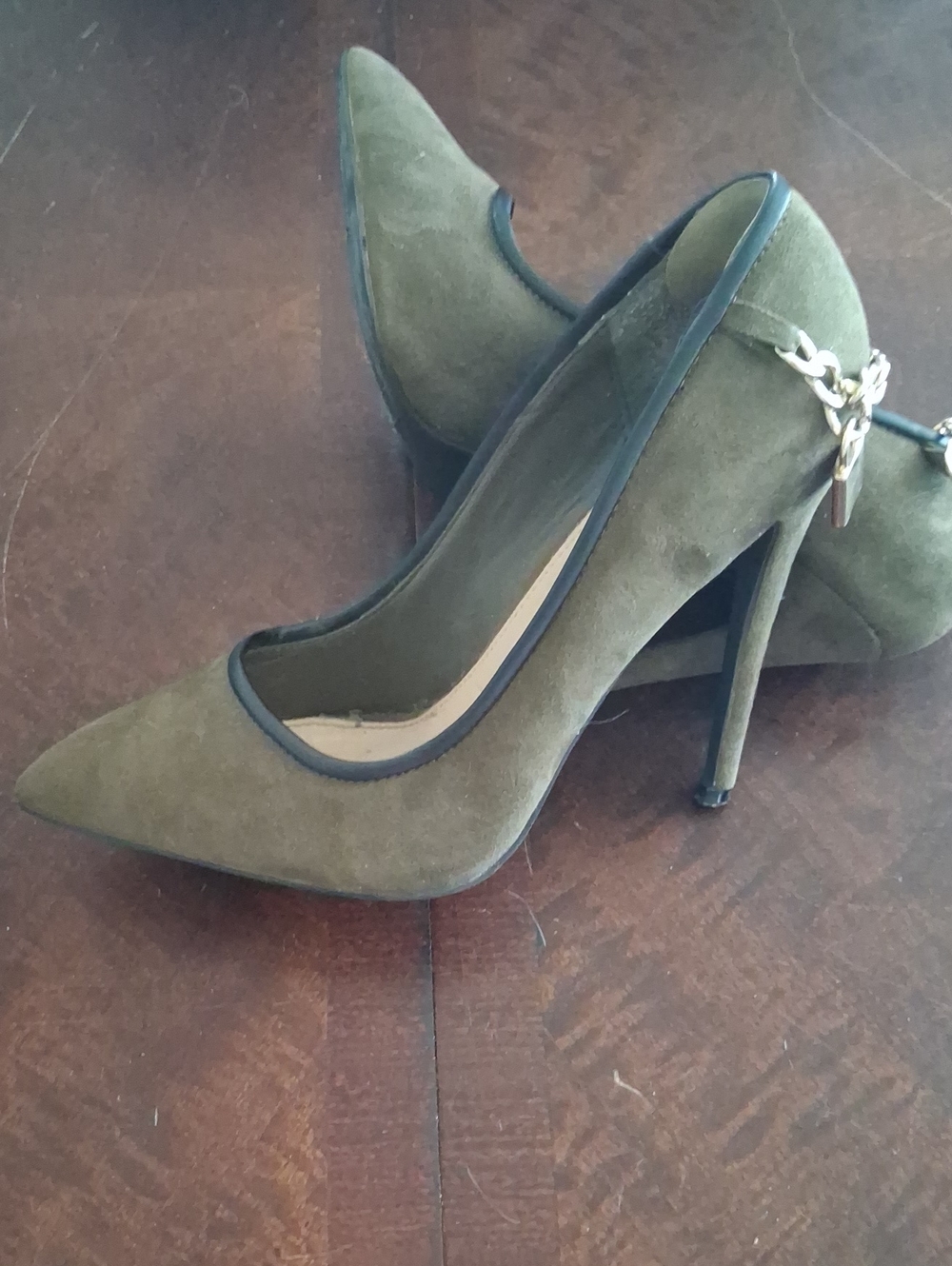 Shoe Dazzle Olive Green Suede Pointed Toe Stiletto Pumps with Gold Chain
